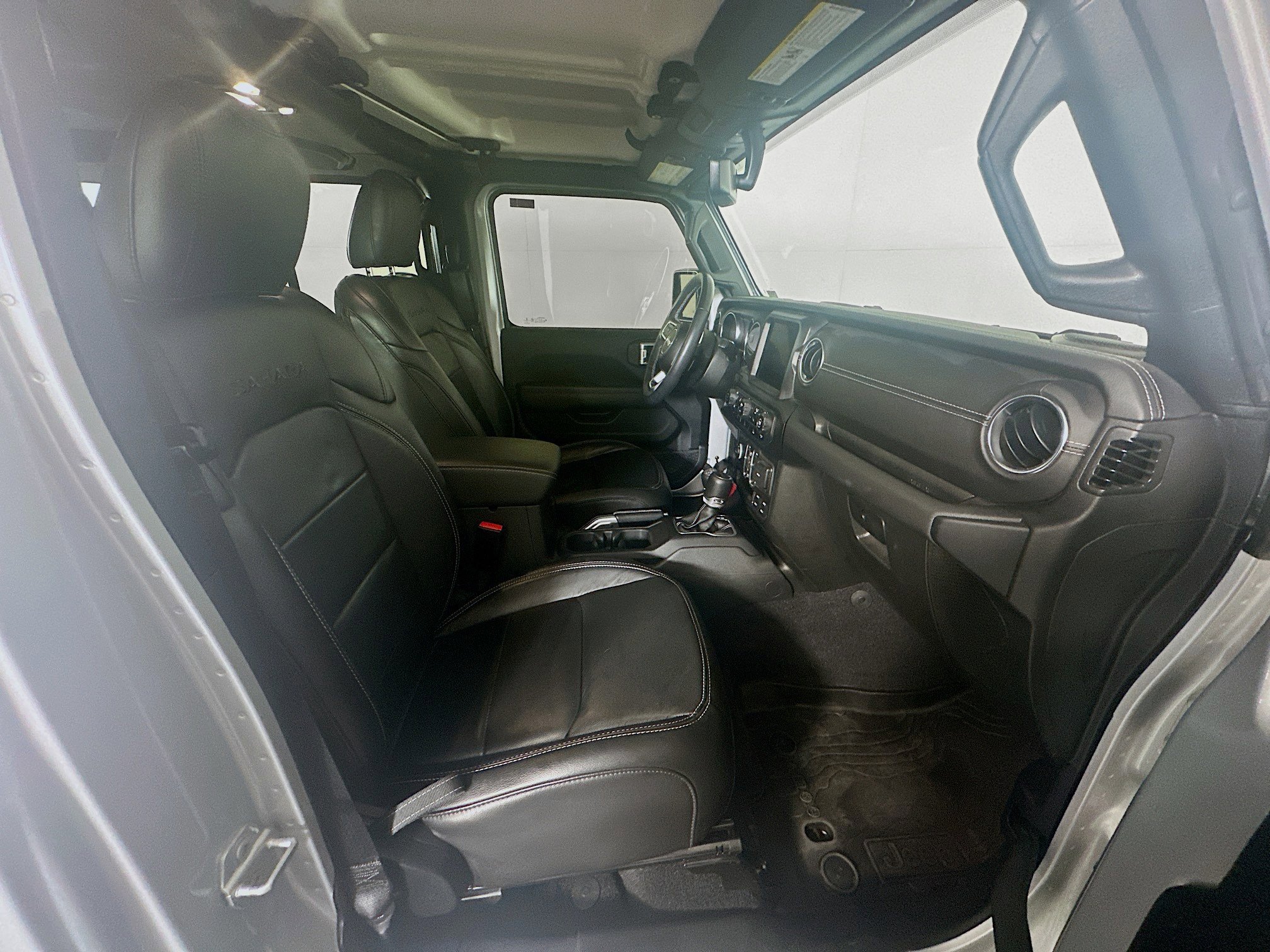 Used 2023 Jeep Wrangler Sahara w/ Cold Weather Group AWD/4WD image 31