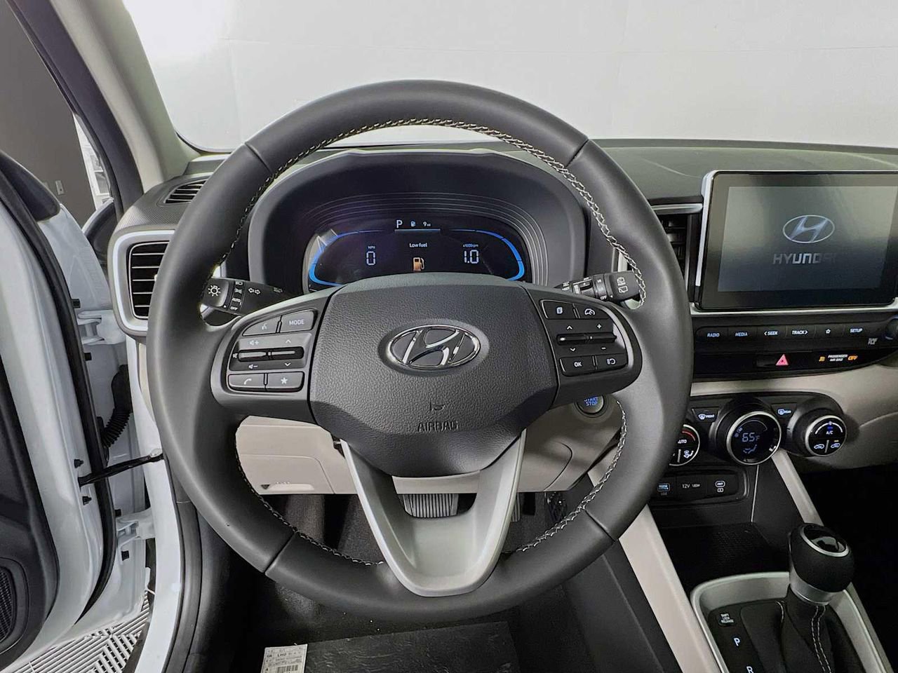 New 2025 Hyundai Venue SEL image 8