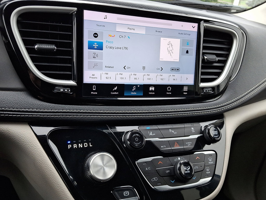 Used 2023 Chrysler Pacifica Touring-L image 28