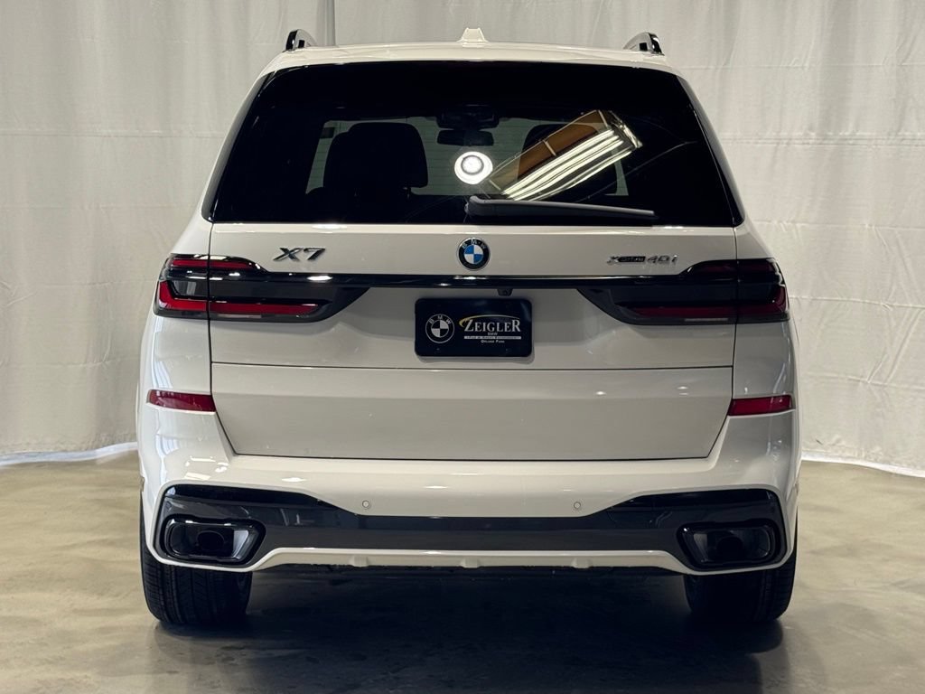 Used 2026 BMW X7 xDrive40i w/ M Sport Package AWD/4WD image 5