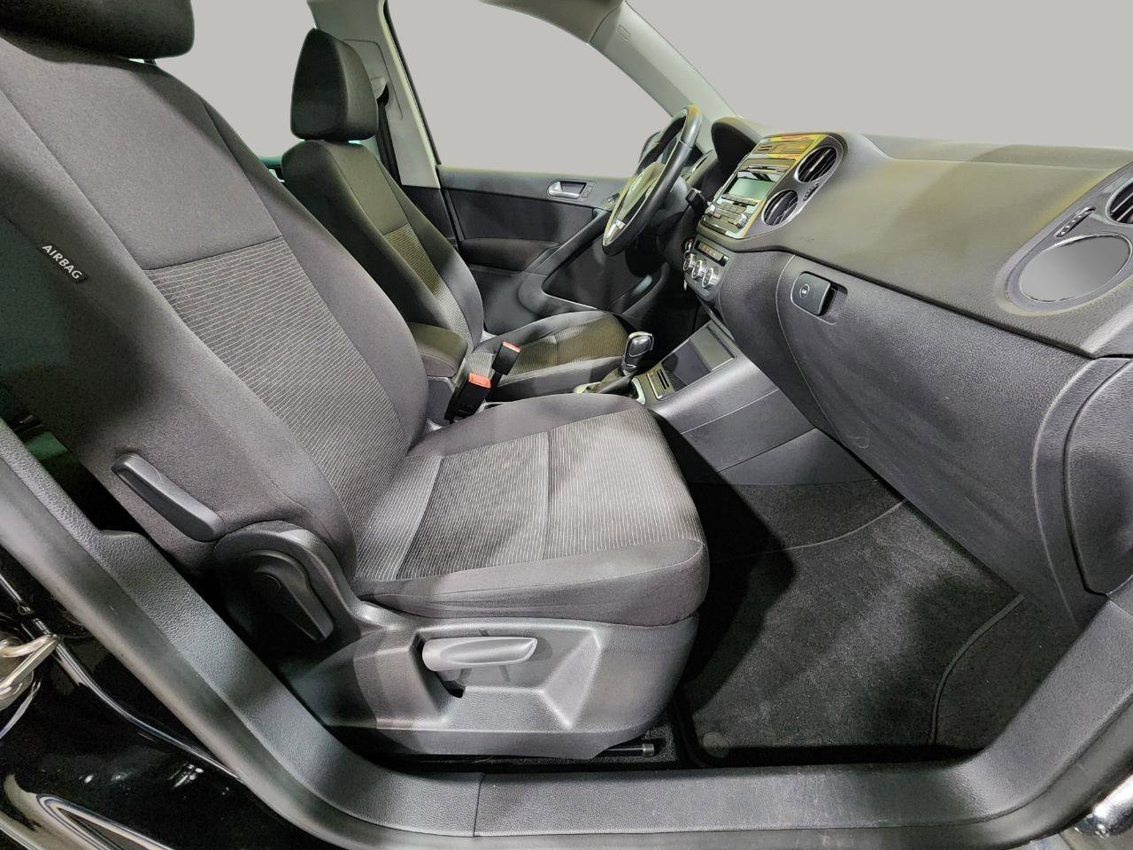 Used 2013 Volkswagen Tiguan S AWD/4WD image 24