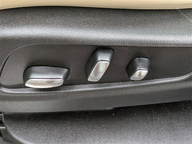 Used 2017 Cadillac XT5 Luxury w/ Driver Awareness Package image 21