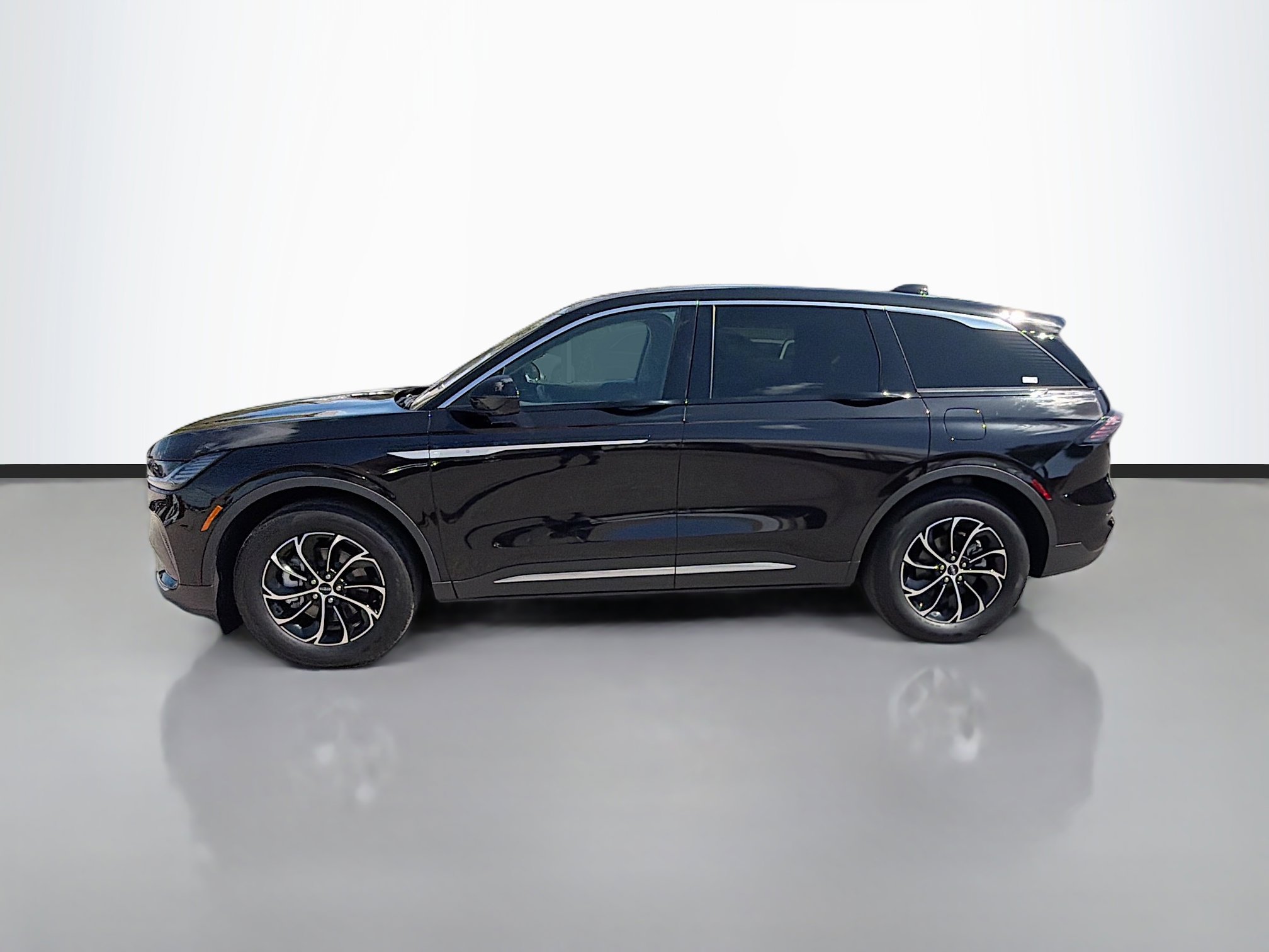 Used 2025 Lincoln Nautilus Premier w/ Equipment Group 102A image 6