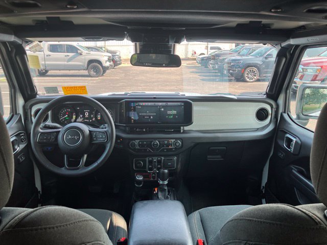 Used 2024 Jeep Wrangler Unlimited AWD/4WD image 21
