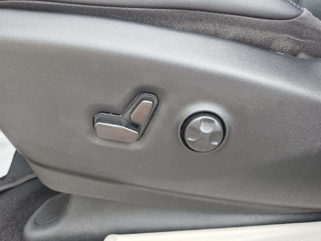 Used 2024 Chrysler Pacifica Touring-L FWD image 30