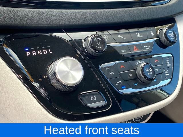 Used 2024 Chrysler Pacifica Touring-L image 12