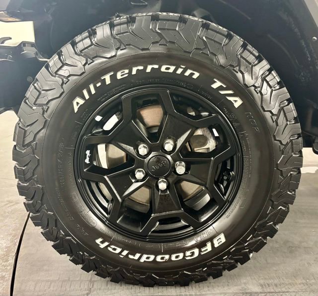 Used 2022 Jeep Gladiator Willys AWD/4WD image 11