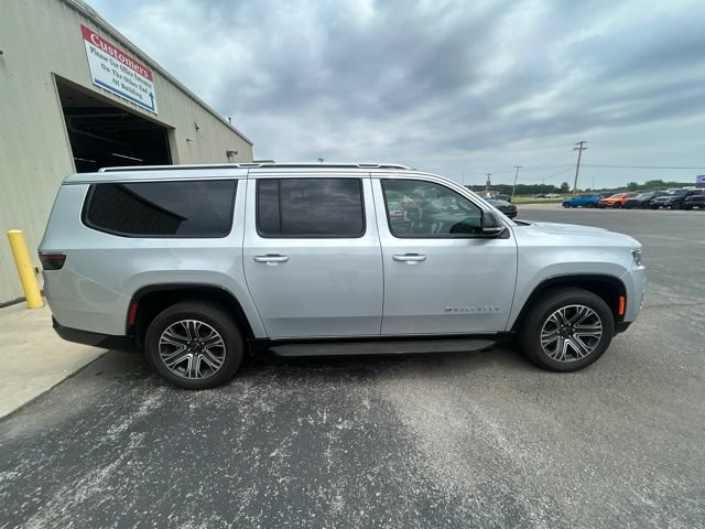 Used 2025 Jeep Wagoneer L Series II w/ 8-pass Seating Package AWD/4WD image 2