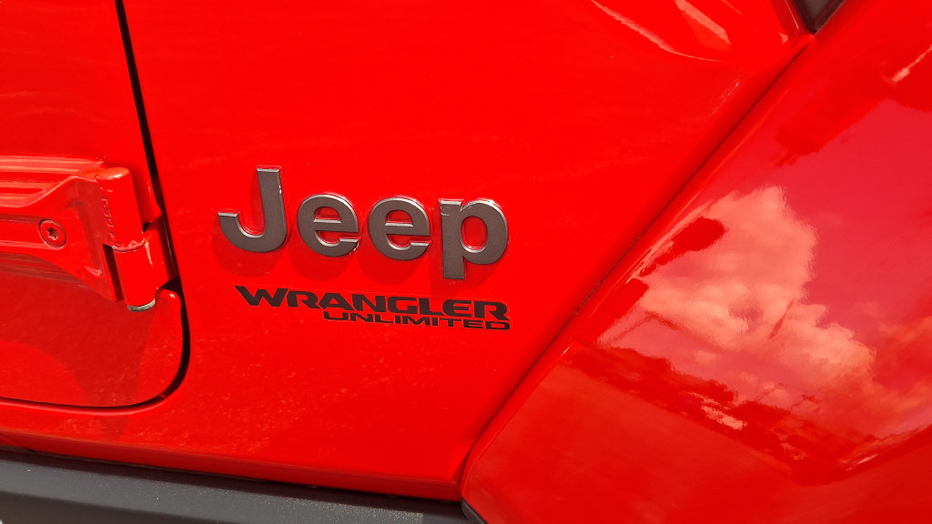Used 2018 Jeep Wrangler Unlimited Rubicon w/ Dual Top Group AWD/4WD image 35