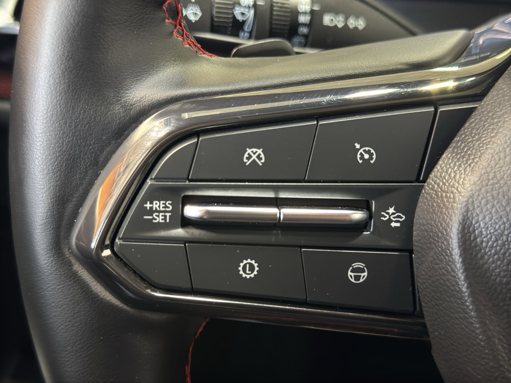 Used 2025 Chevrolet Traverse RS image 28