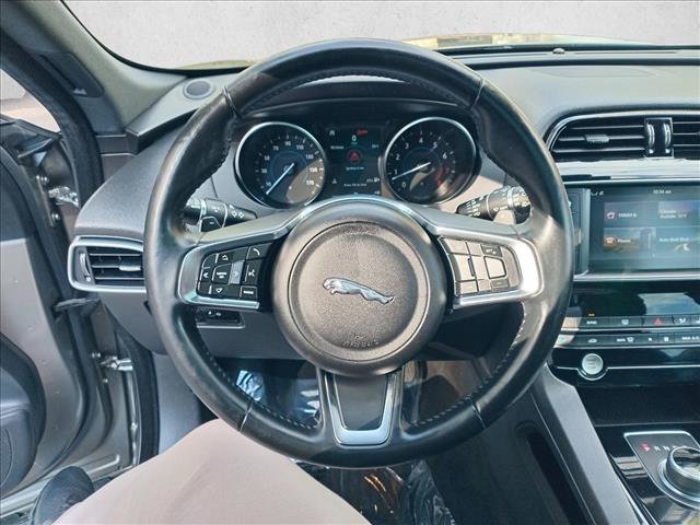 Used 2018 Jaguar F-PACE Prestige image 17