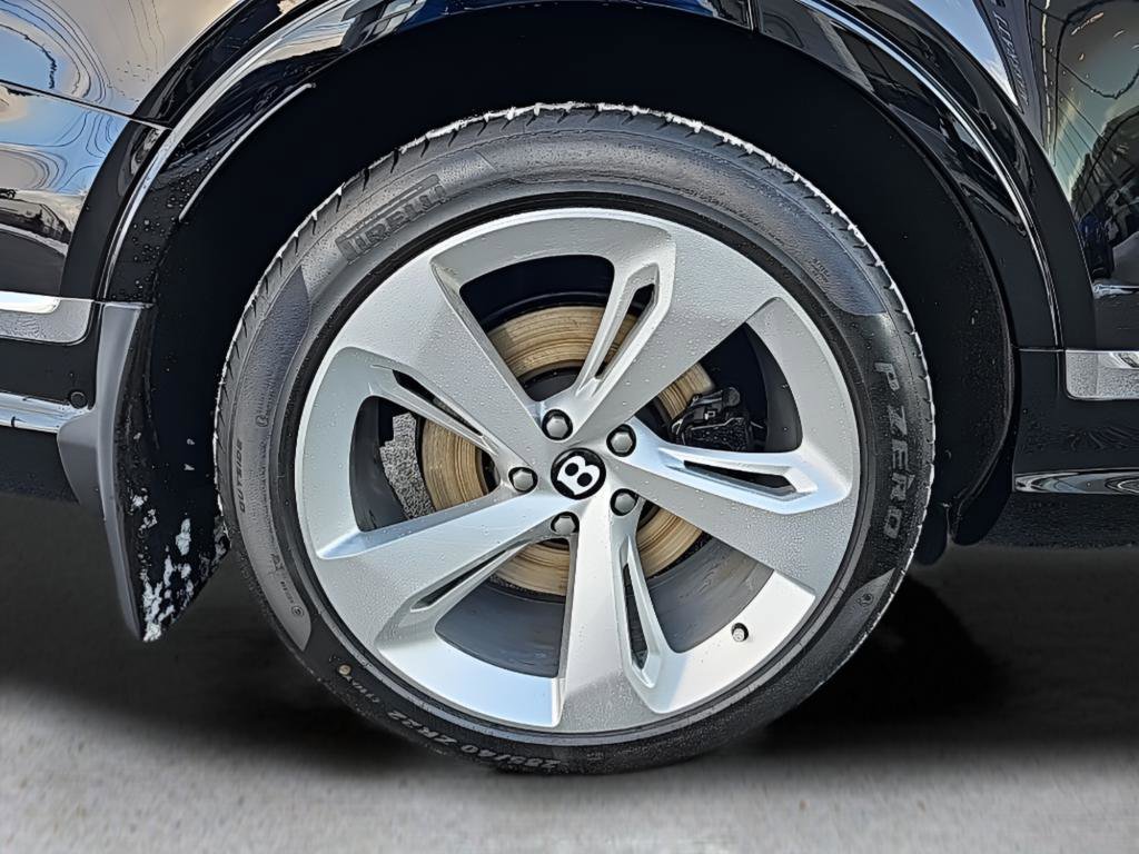 Used 2022 Bentley Bentayga image 17