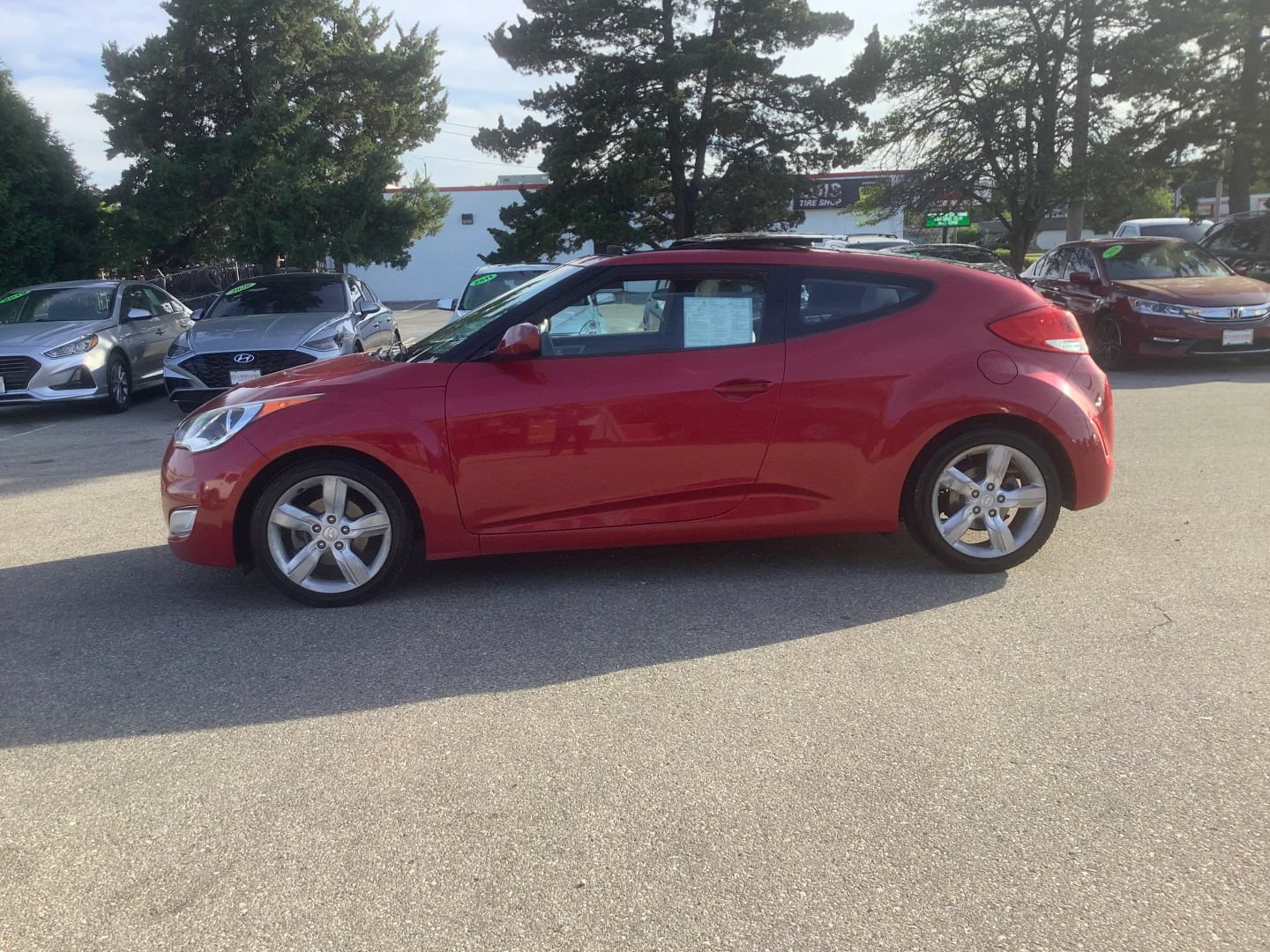 Used 2014 Hyundai Veloster w/ Style Package 02 FWD image 5