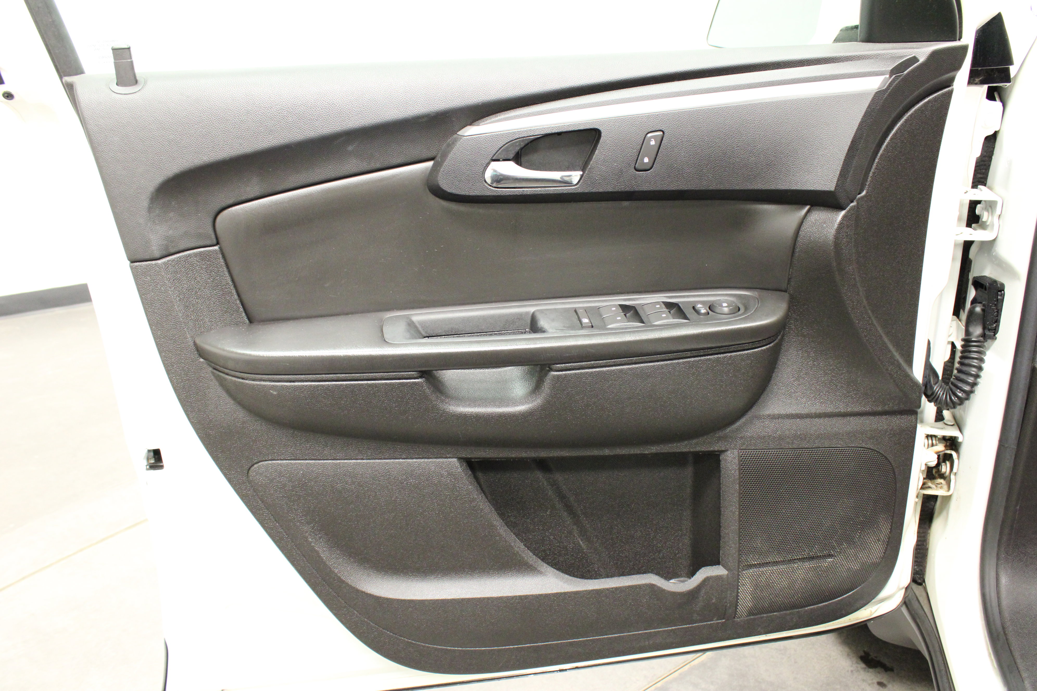 Used 2012 Chevrolet Traverse LT FWD image 17