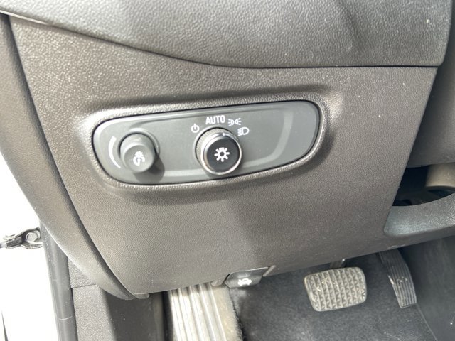 Used 2023 Chevrolet Equinox LS image 43