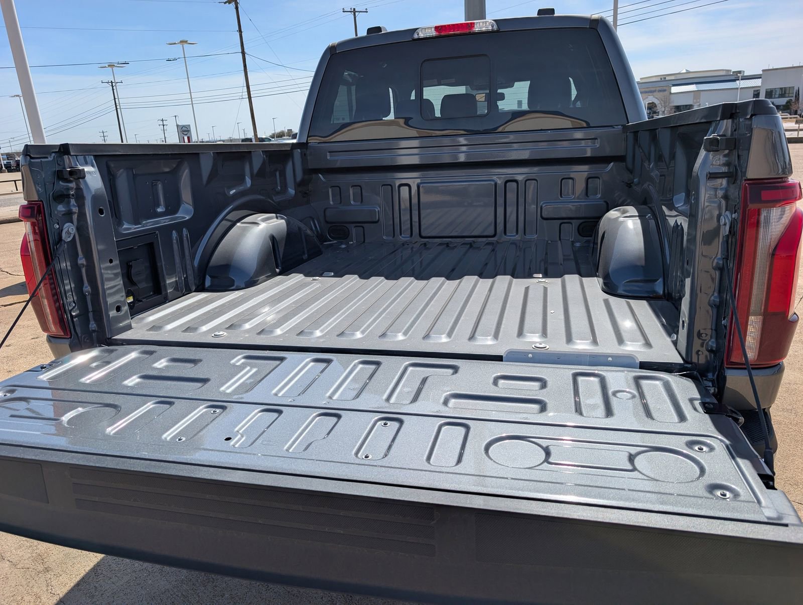 Used 2025 Ford F150 Lariat w/ Equipment Group 501A Mid image 30