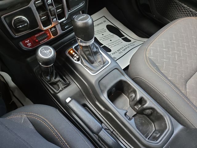 Used 2024 Jeep Gladiator Mojave w/ Technology Group image 24