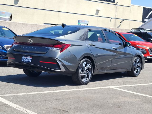 Used 2025 Hyundai Elantra Sport image 4