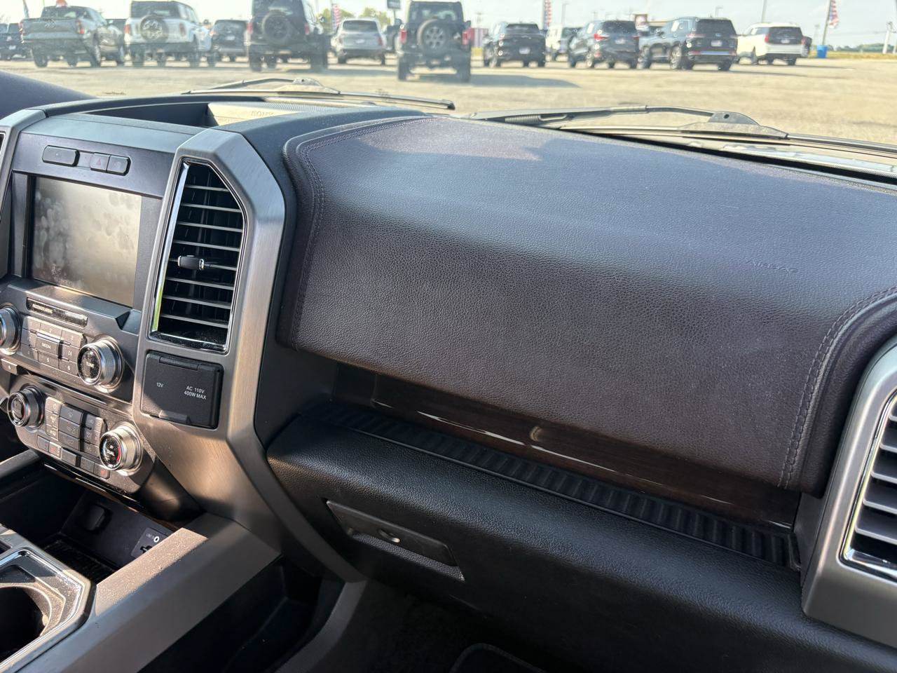 Used 2015 Ford F150 Platinum w/ Equipment Group 701A Luxury AWD/4WD image 43
