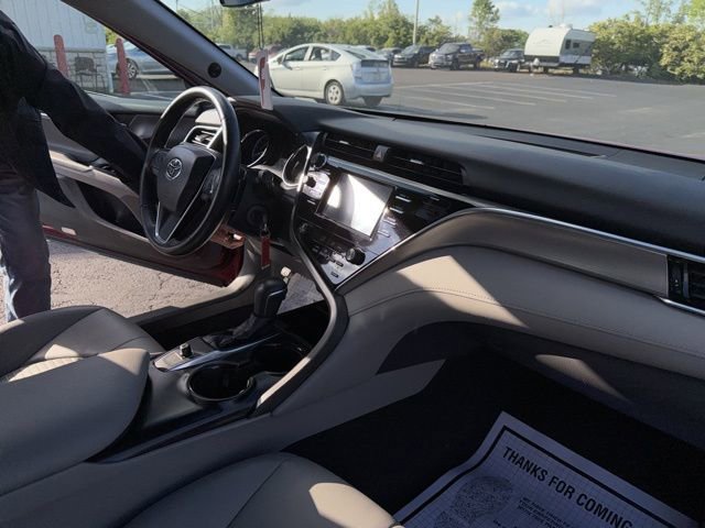 Used 2018 Toyota Camry SE FWD image 21