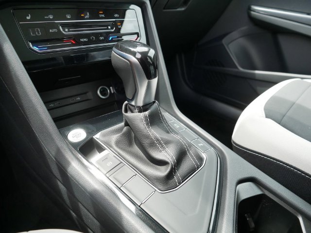 New 2026 Volkswagen Taos SE FWD image 11