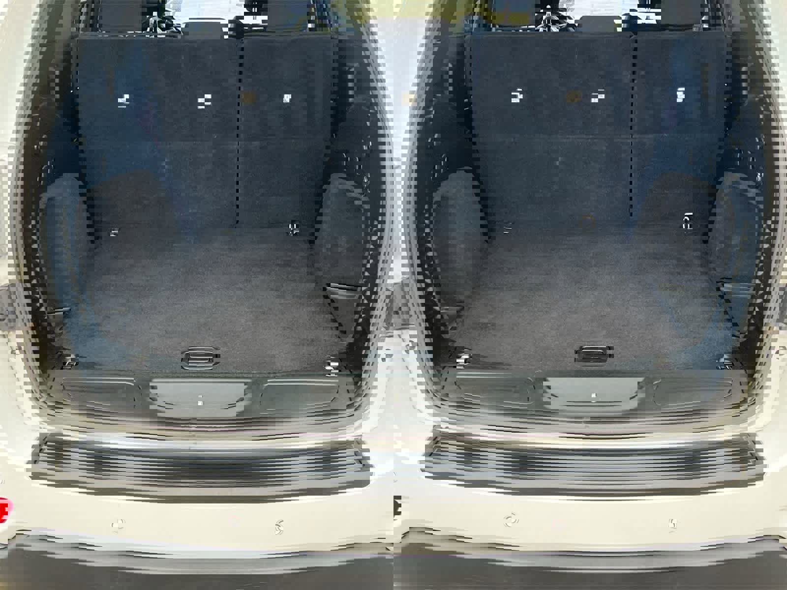 Used 2018 Jeep Grand Cherokee Laredo image 32