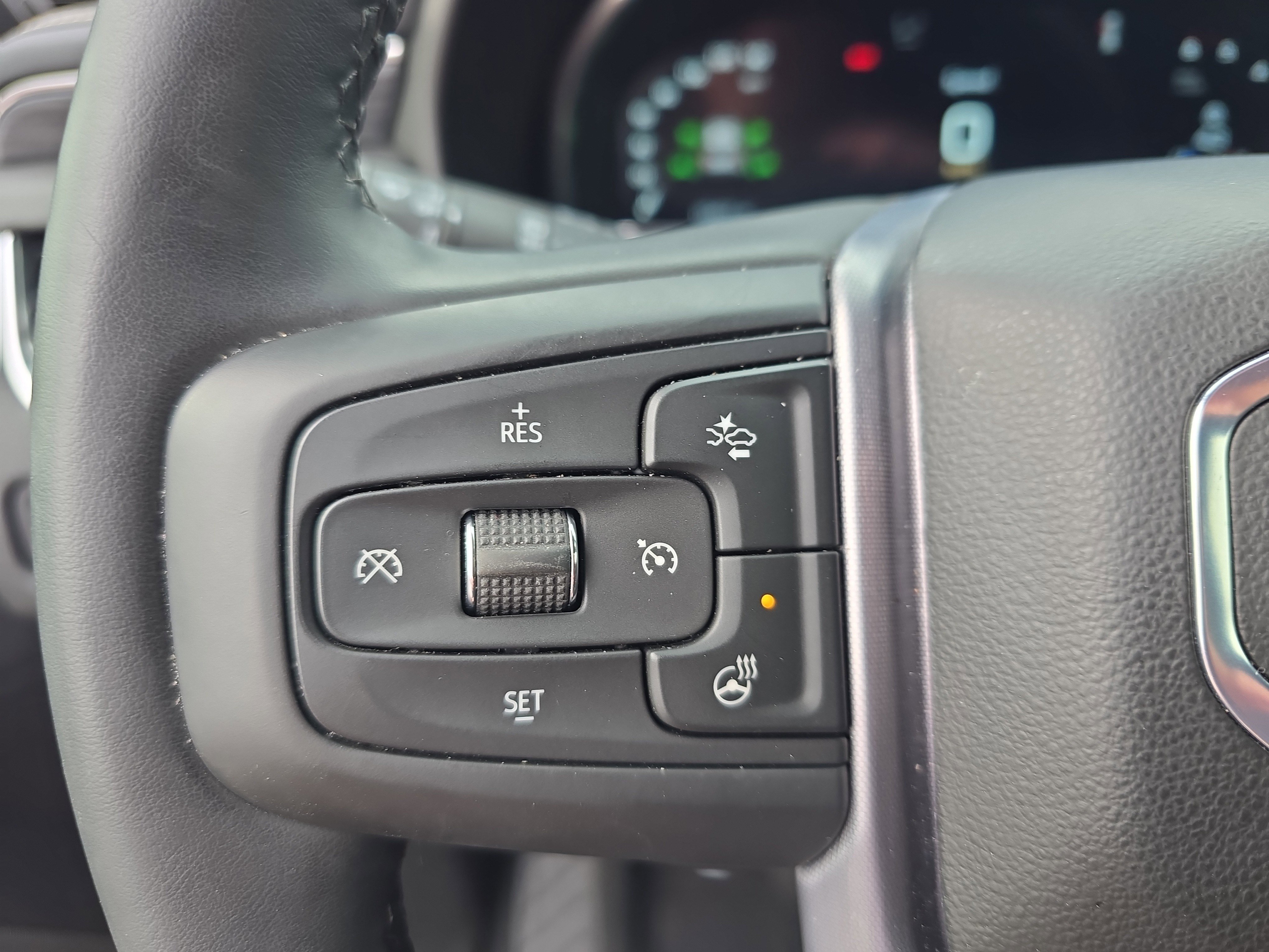 Used 2024 GMC Yukon SLT w/ SLT Luxury Package image 29