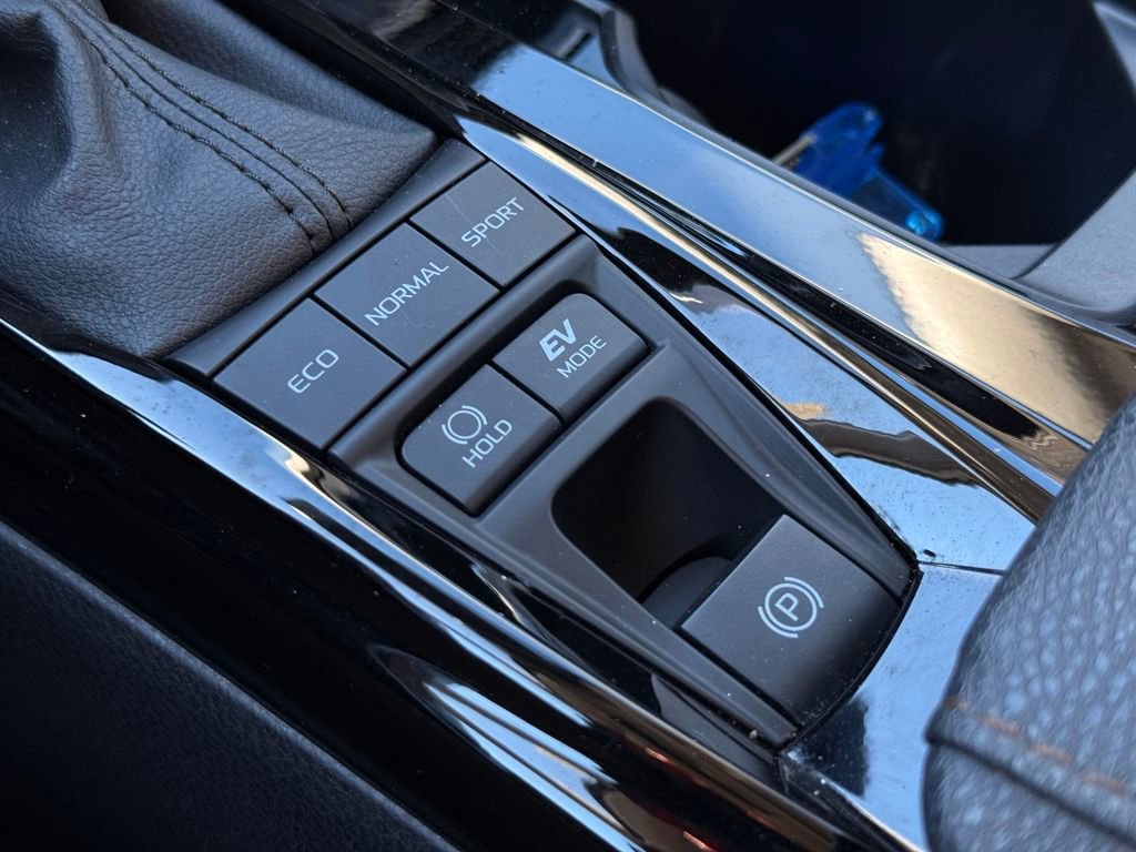 Used 2025 Toyota Camry XLE AWD/4WD image 36