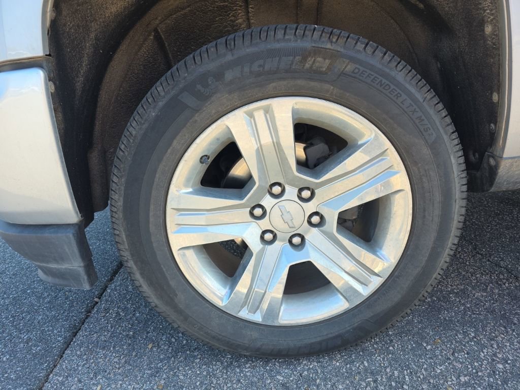 Used 2018 Chevrolet Silverado 1500 Custom w/ LPO, Street Package image 11