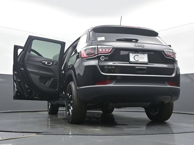 New 2025 Jeep Compass Latitude w/ Sun & Sound Group AWD/4WD image 60