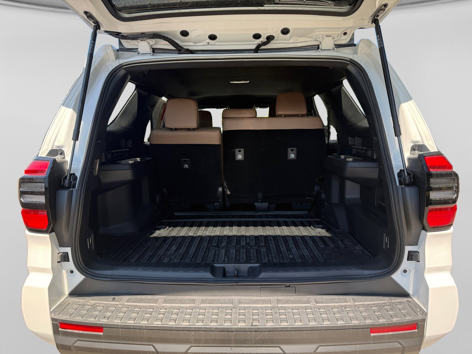 Used 2025 Toyota 4Runner SR5 AWD/4WD image 18