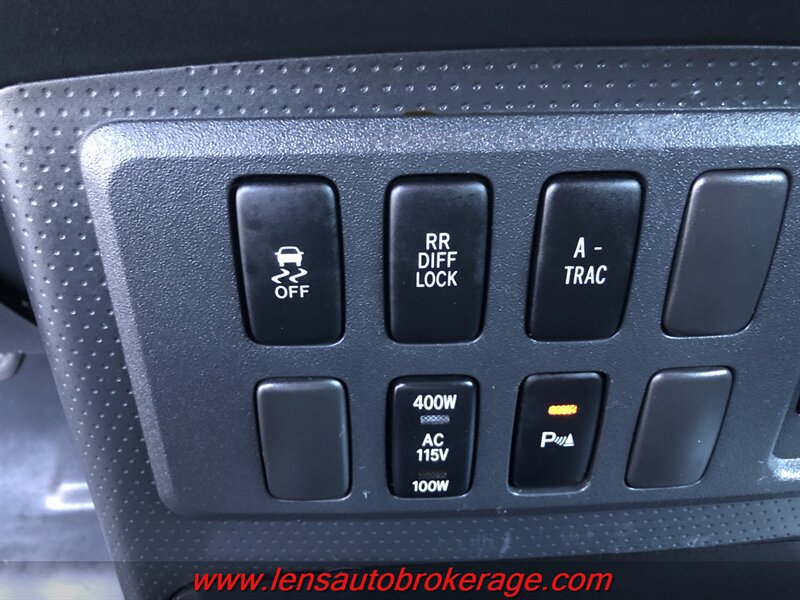 Used 2012 Toyota FJ Cruiser 4WD w/ Upgrade Pkg image 16
