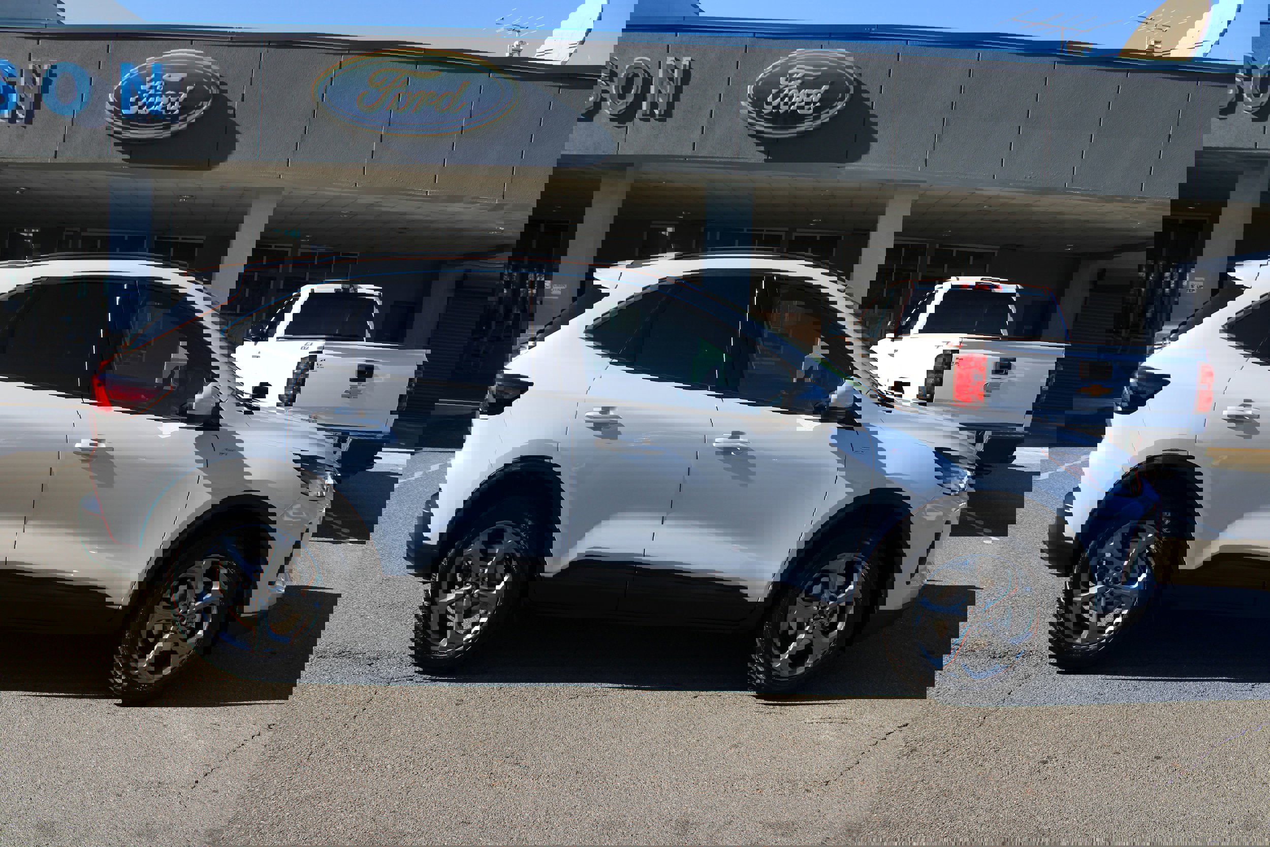 Used 2025 Ford Escape ST-Line Elite w/ Class II Trailer Tow Package image 2
