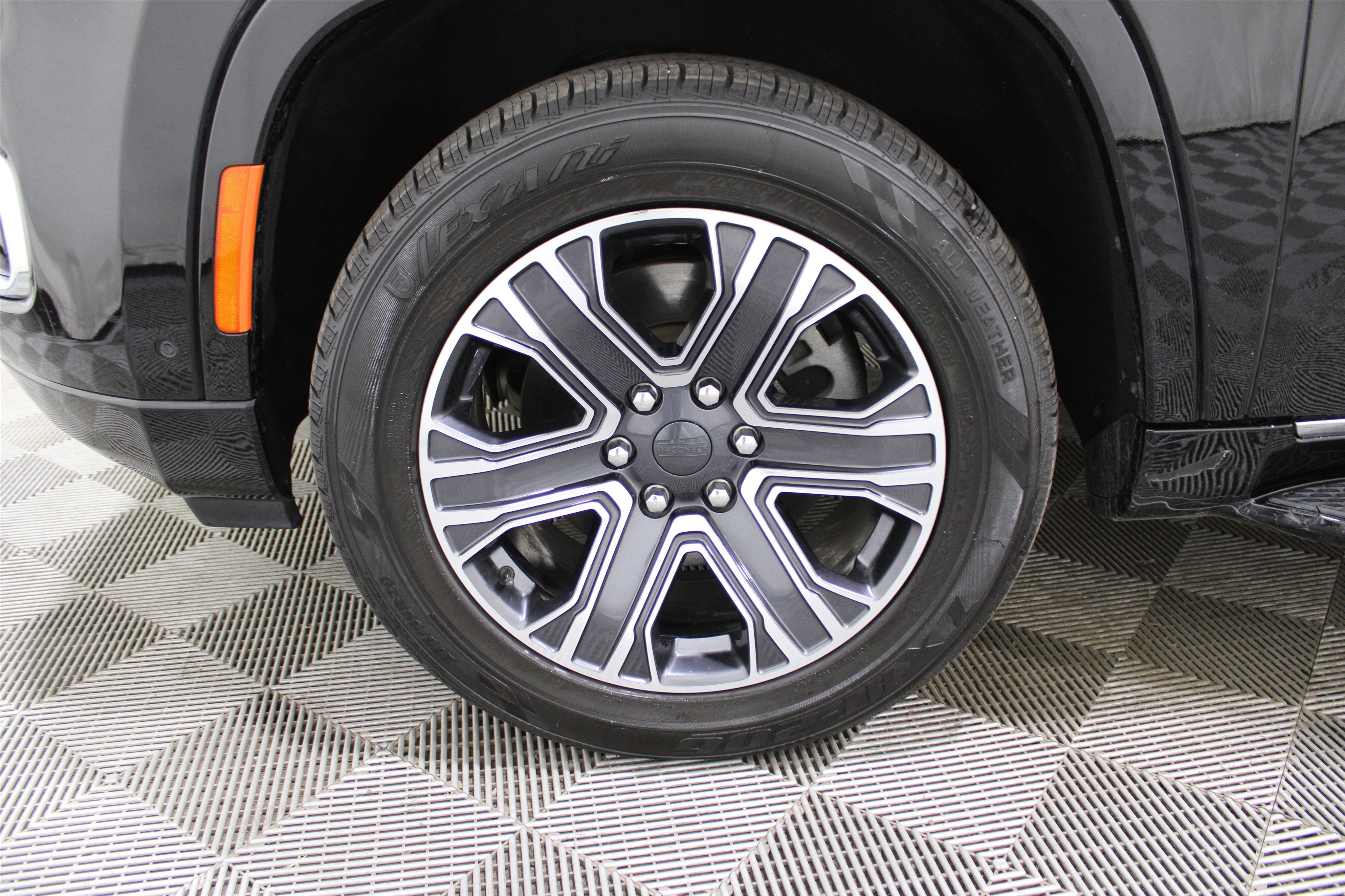 Used 2023 Jeep Wagoneer 4WD w/ Premium Group I image 42