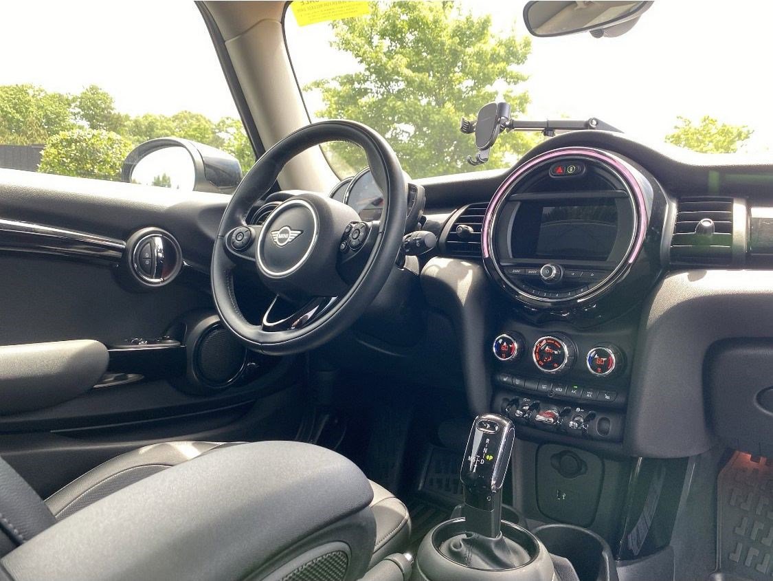 Used 2020 MINI Cooper 2-Door Hardtop FWD image 6