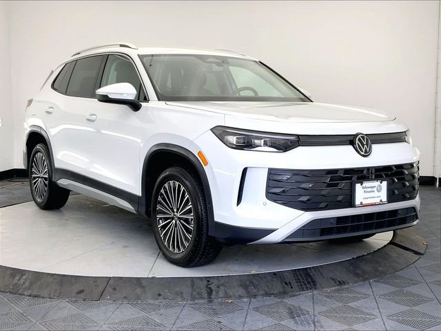 Certified 2025 Volkswagen Tiguan S w/ 18" Wheel Package