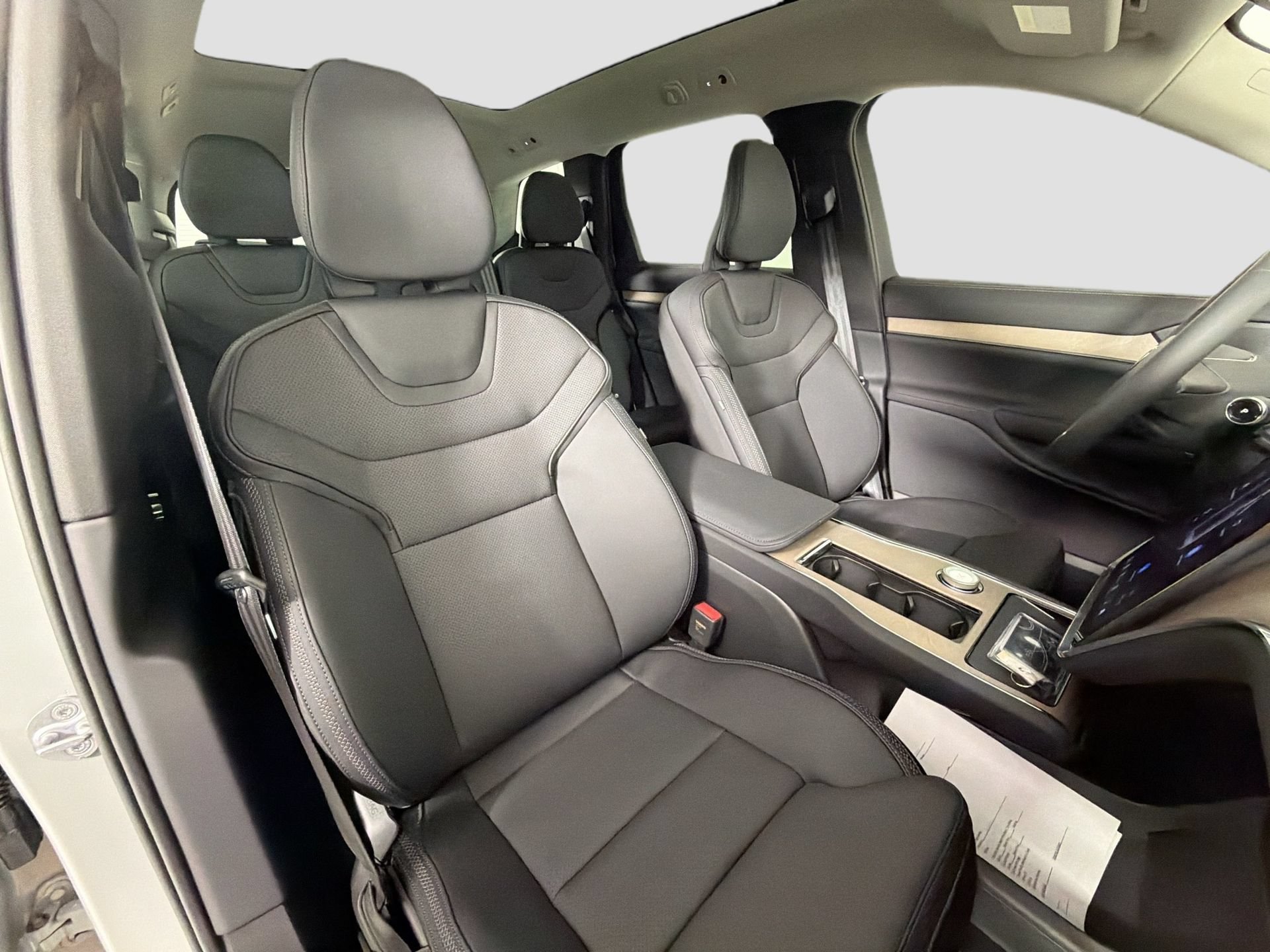 New 2026 Volvo EX90 Plus AWD/4WD image 28