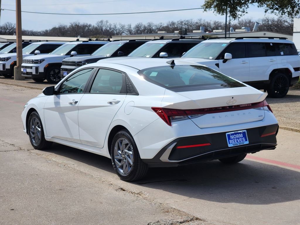 Certified 2025 Hyundai Elantra Blue image 4