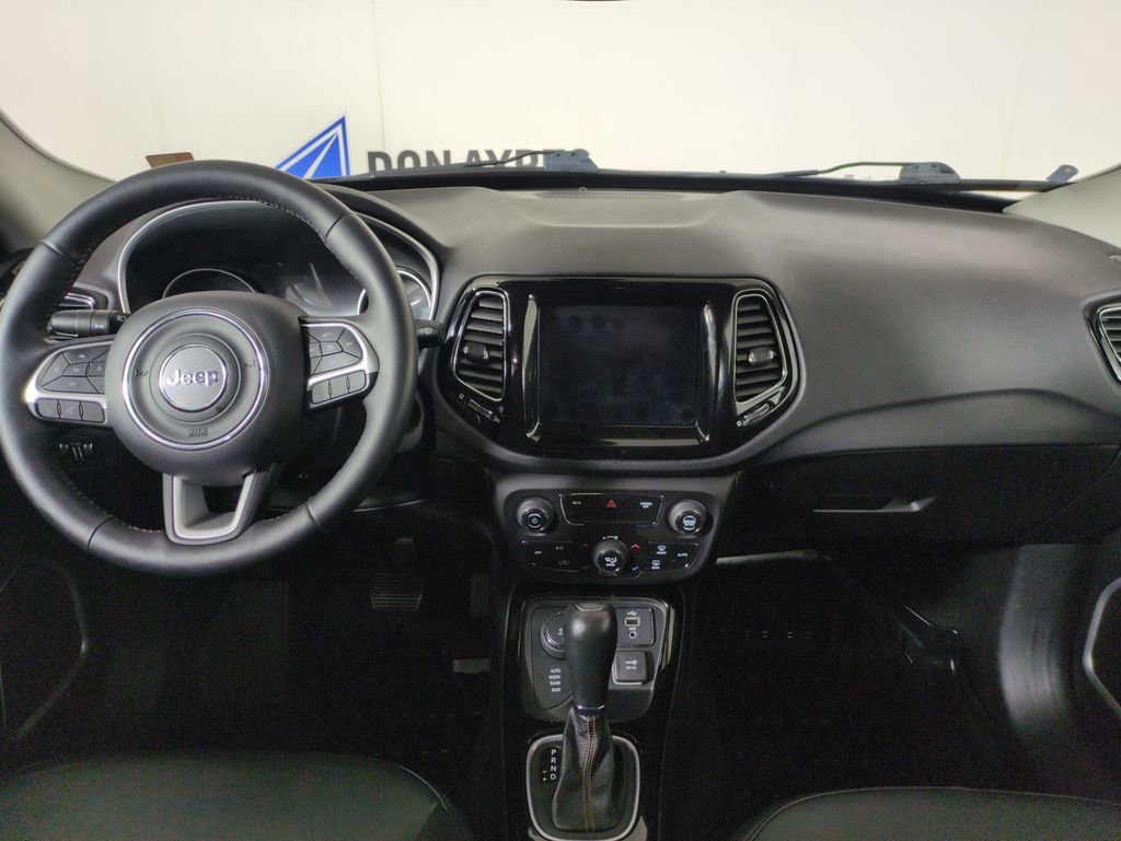 Used 2018 Jeep Compass Limited w/ Navigation Group image 12