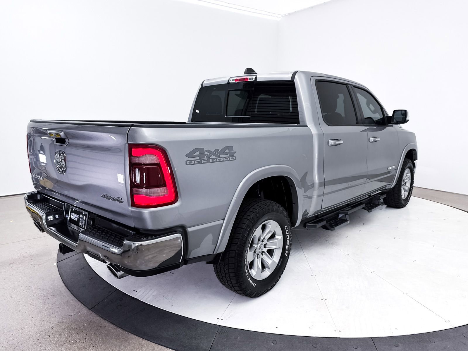 Used 2021 RAM 1500 Laramie w/ Off Road Group AWD/4WD image 16
