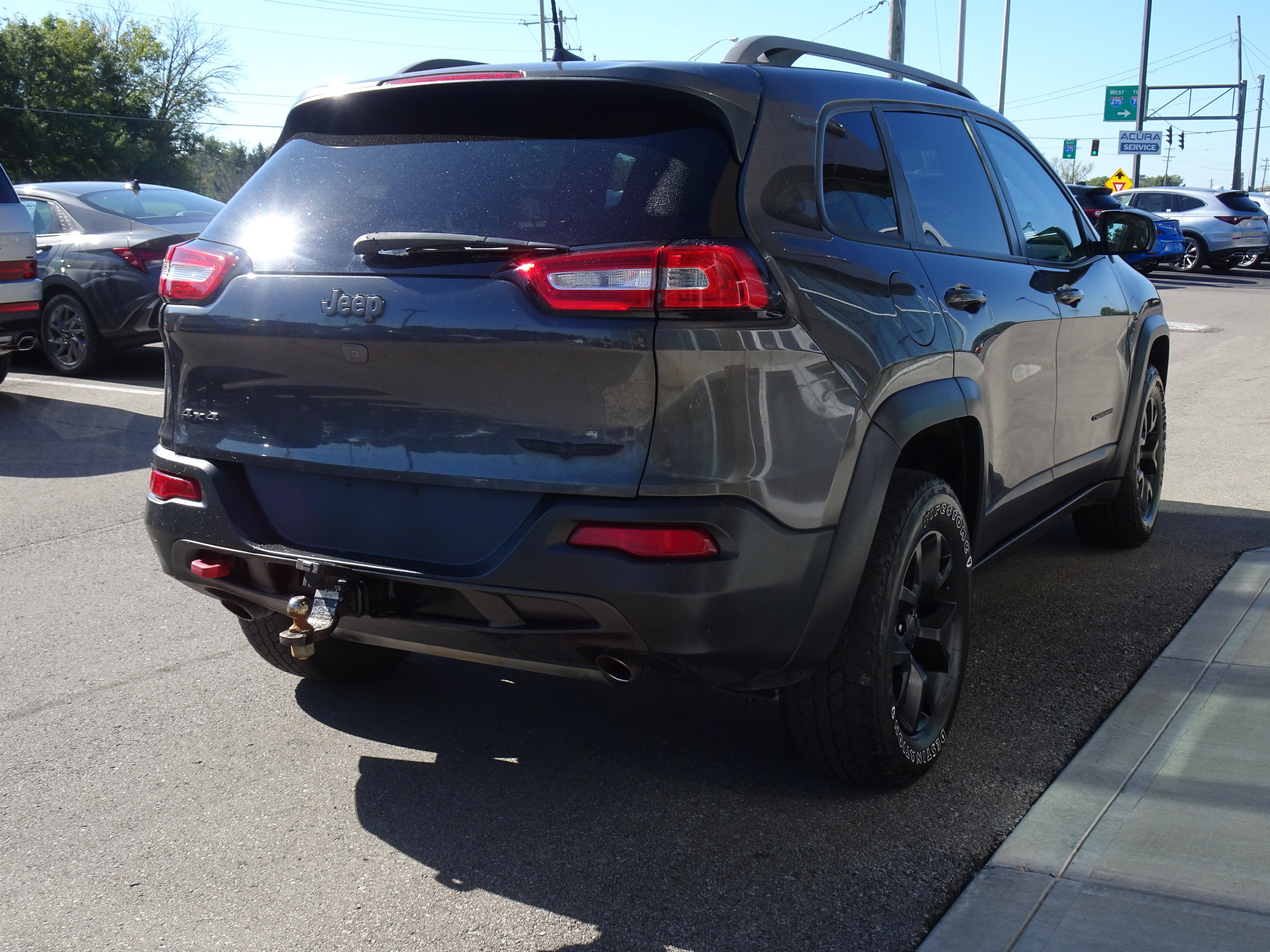 Used 2016 Jeep Cherokee Trailhawk w/ Cold Weather Group AWD/4WD image 5