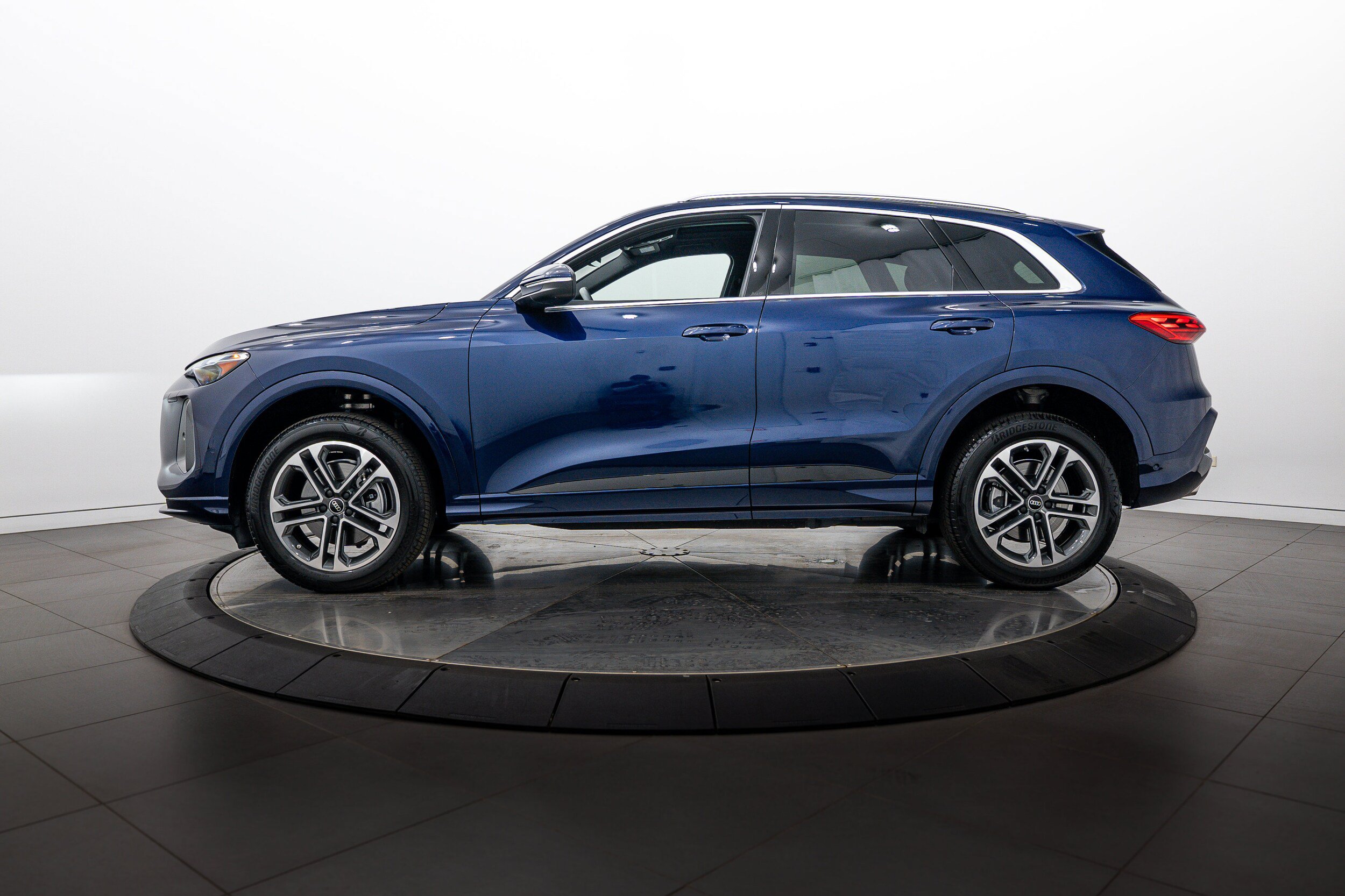 Used 2025 Audi Q5 Premium w/ Convenience Package AWD/4WD image 6
