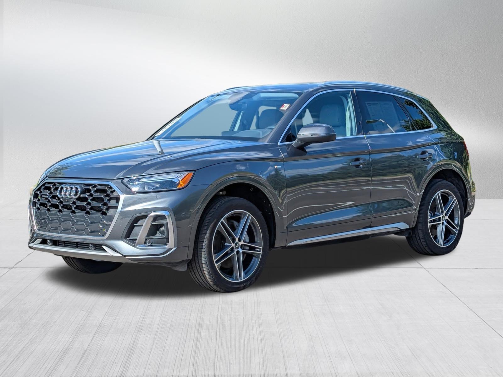 Used 2023 Audi Q5 e Premium Plus w/ Premium Plus Package AWD/4WD image 3