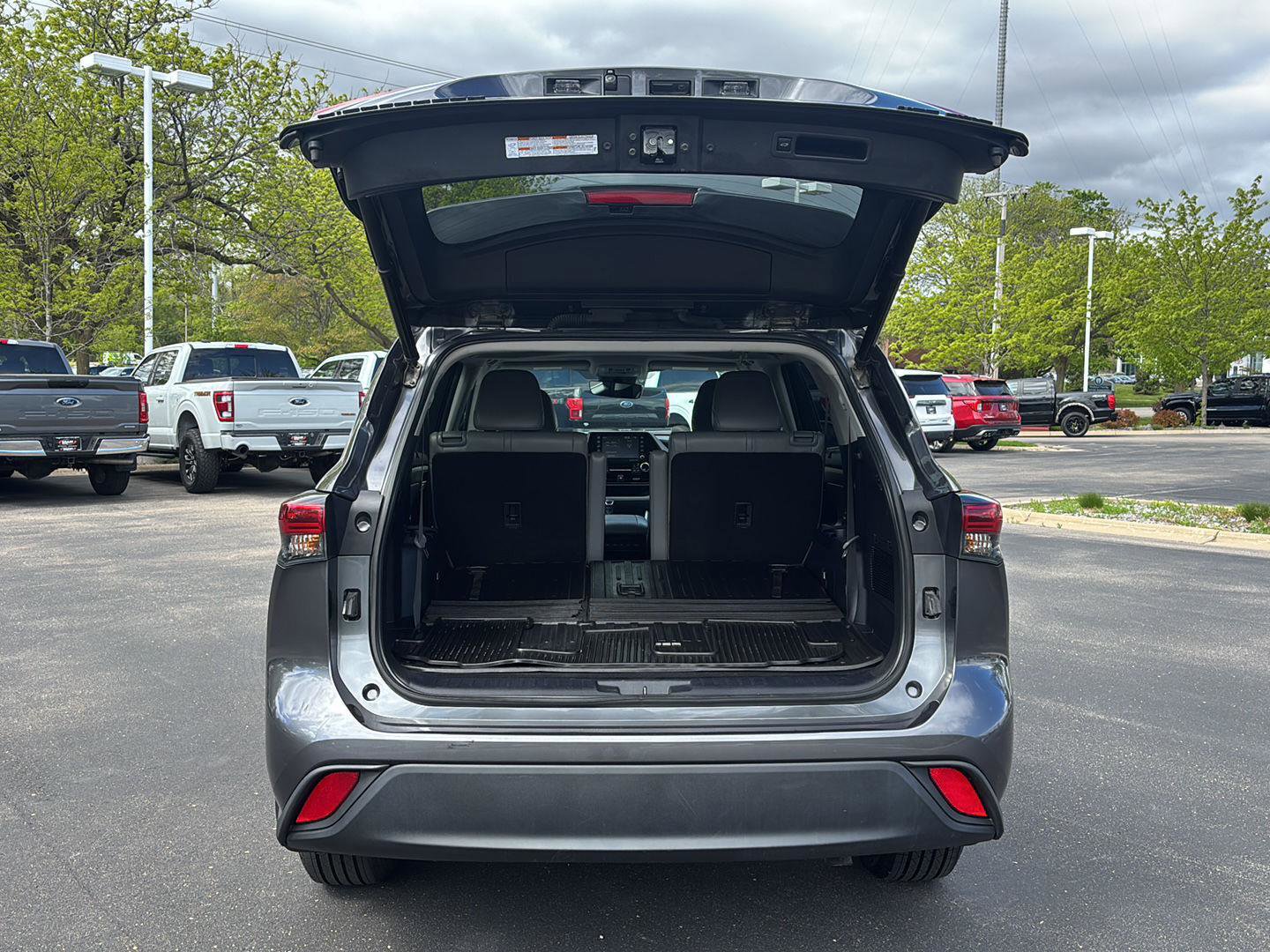Used 2022 Toyota Highlander XLE AWD/4WD image 21