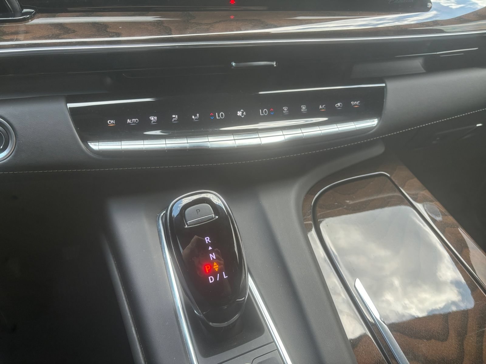 Used 2024 Cadillac Escalade Sport Platinum AWD/4WD image 27