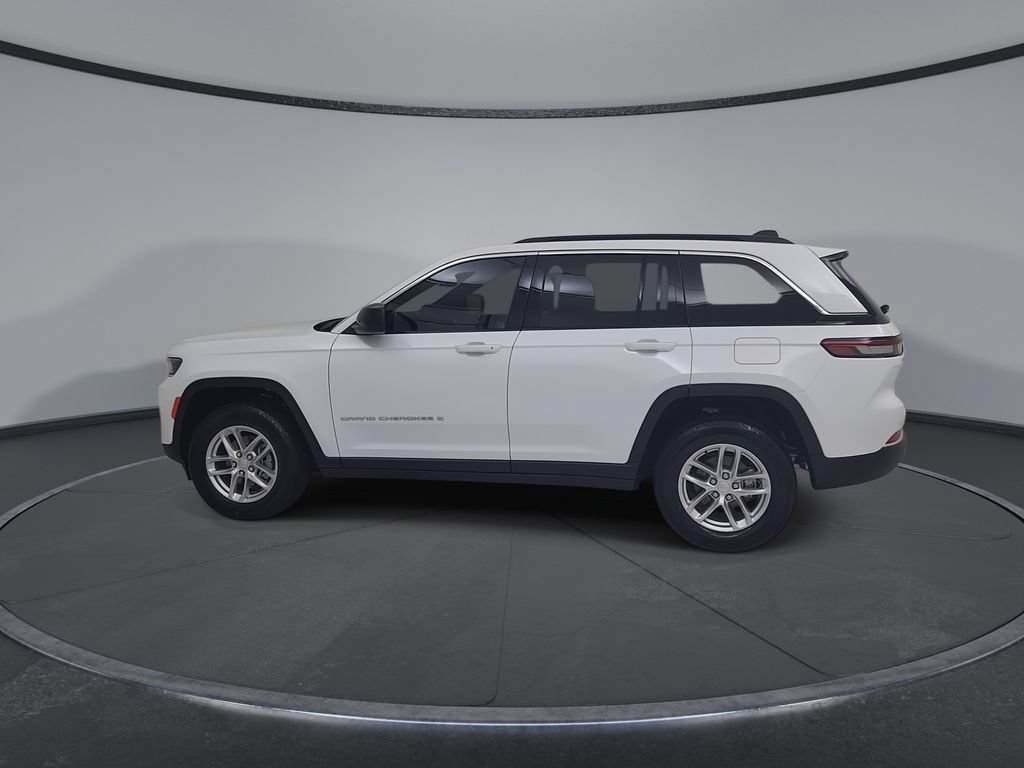 Certified 2026 Jeep Grand Cherokee Laredo X AWD/4WD image 11