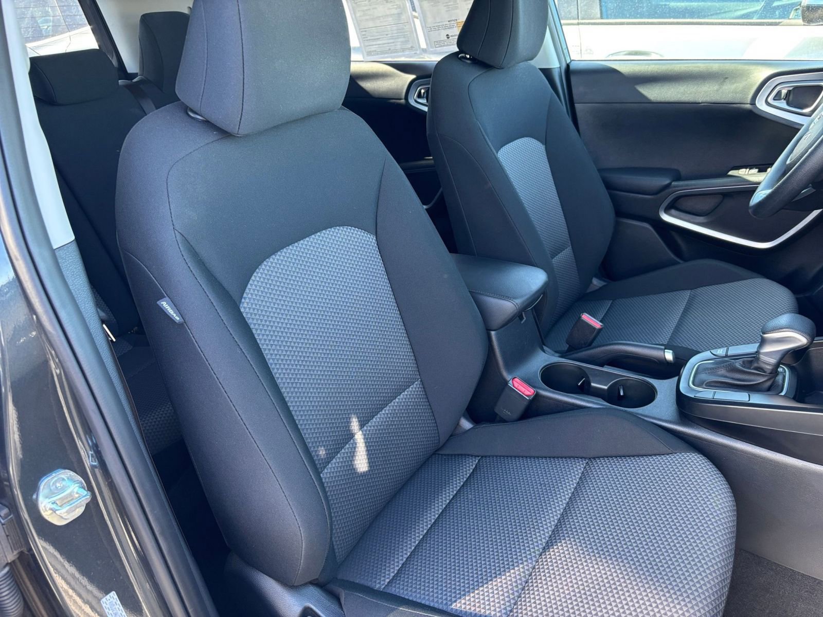 Used 2025 Kia Soul LX w/ LX Technology Package FWD image 34