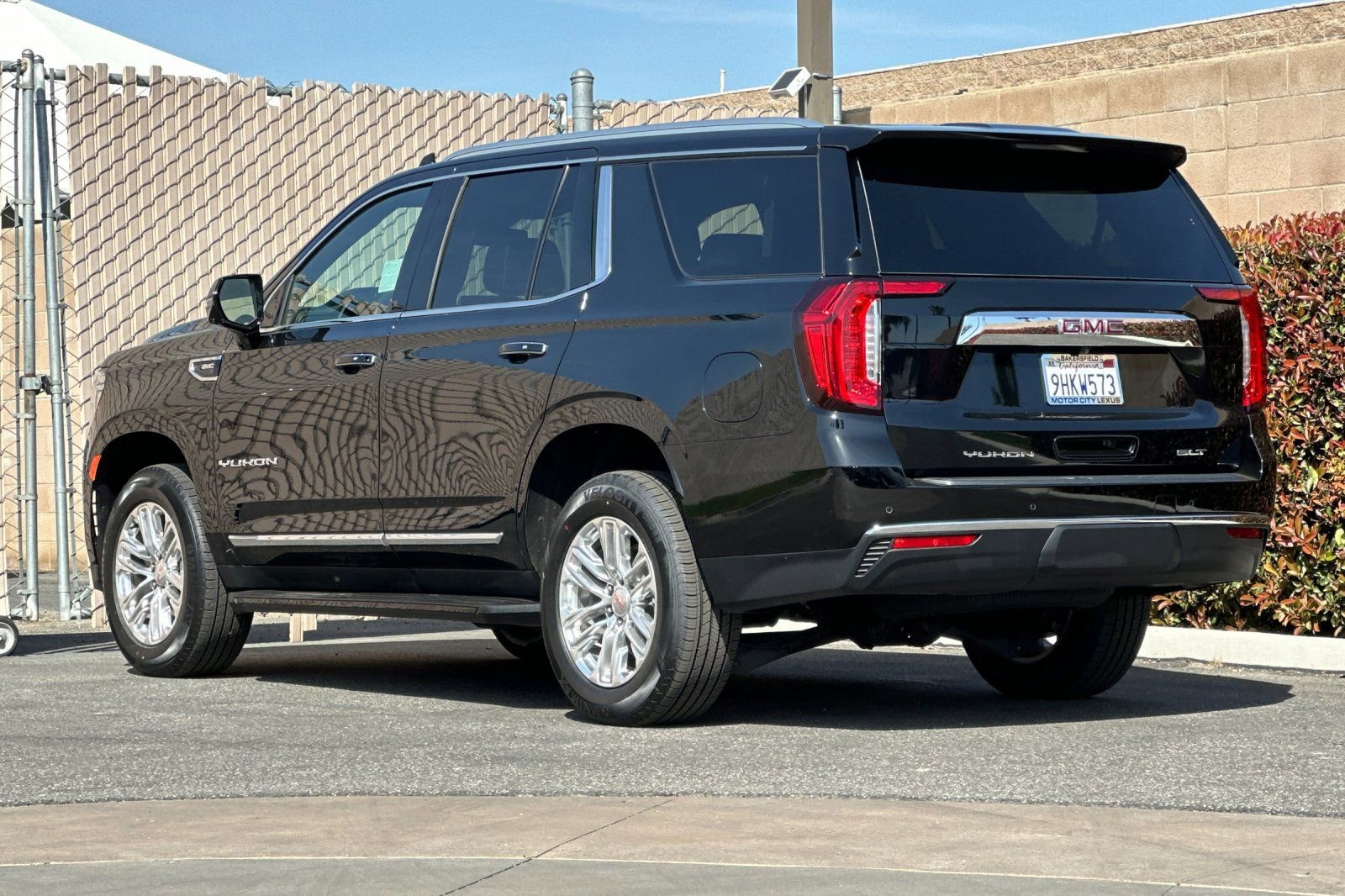 Used 2023 GMC Yukon SLT w/ SLT Luxury Package image 6