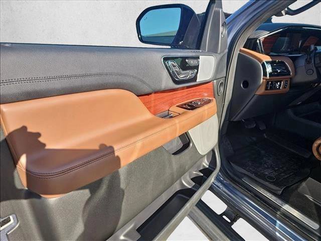 Used 2023 Lincoln Navigator L Reserve AWD/4WD image 18