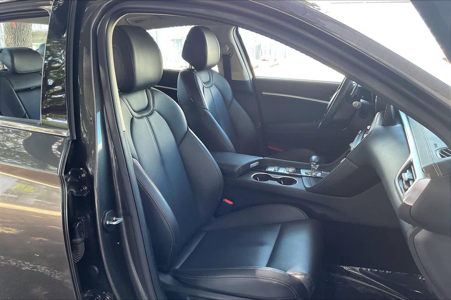 Used 2025 Genesis G70 2.5T RWD image 9